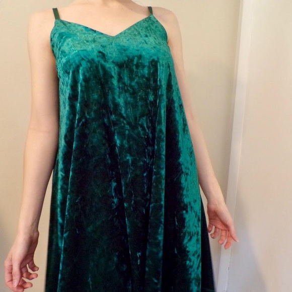 🎉🎉💚💚 NWT Emerald Velvet Chic Dress SM - Picture 9 of 13